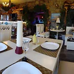 Dream Stone Bar Restaurant Couette-café Polje
